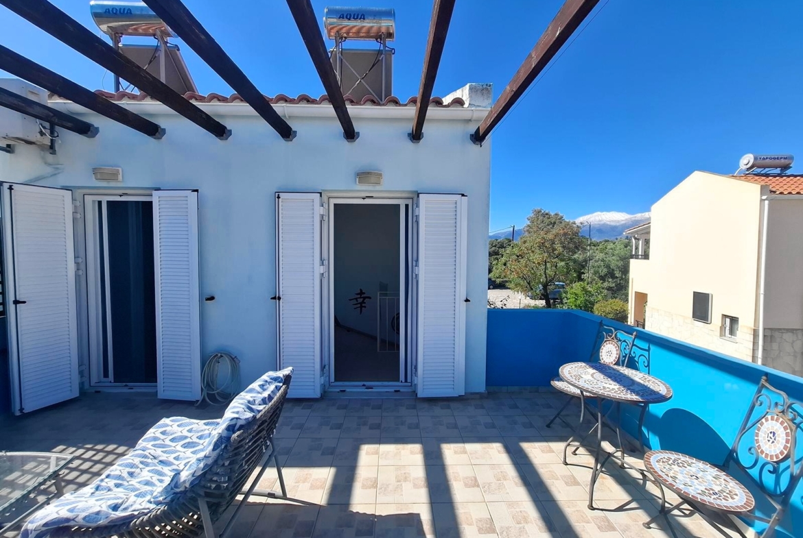 Two-bedroom house with a shared pool in Drapanos