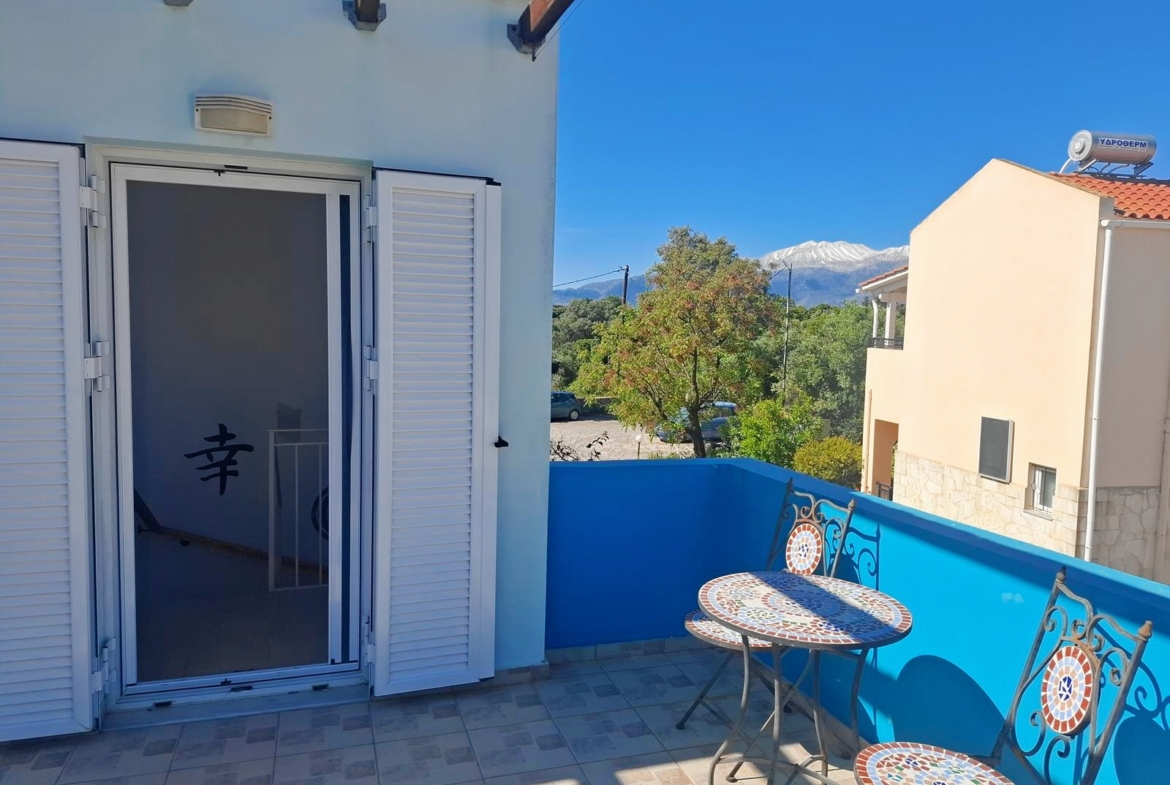 Two-bedroom house with a shared pool in Drapanos