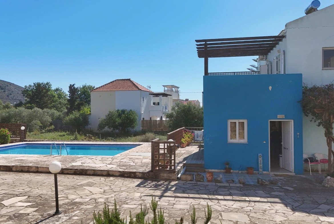 Two-bedroom house with a shared pool in Drapanos