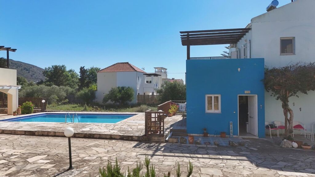 default Two-bedroom house with a shared pool in Drapanos