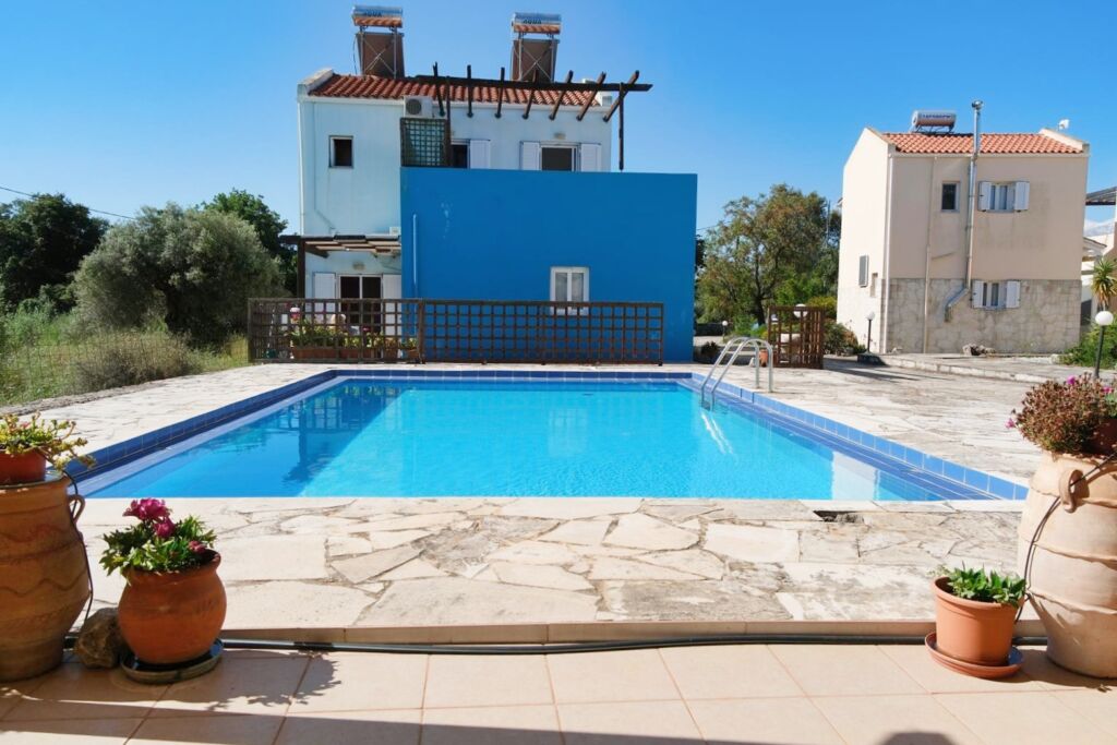 37 Two-bedroom house with a shared pool in Drapanos
