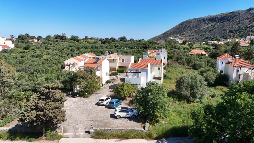 default Two-bedroom house with a shared pool in Drapanos