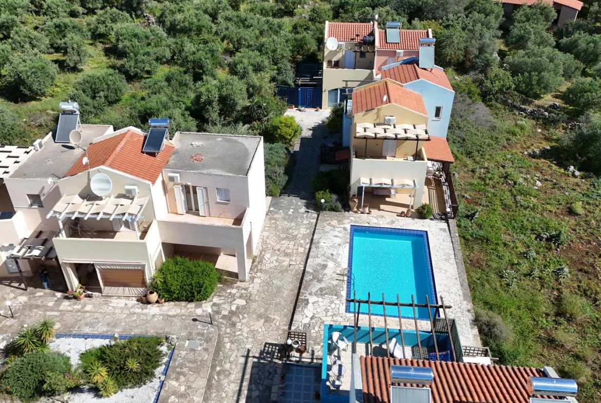 Two-bedroom house with a shared pool in Drapanos