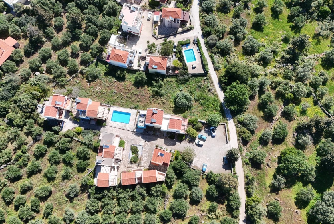 Two-bedroom house with a shared pool in Drapanos