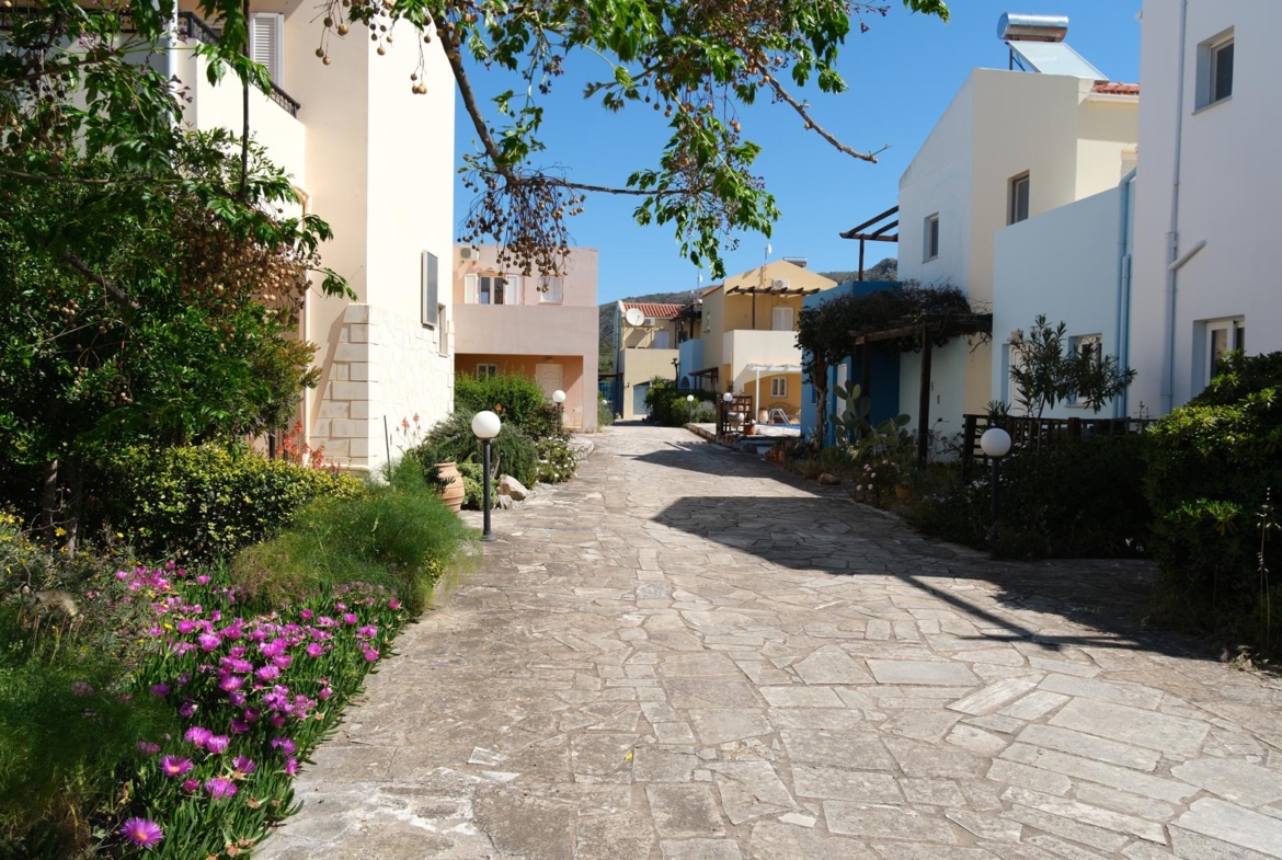 Two-bedroom house with a shared pool in Drapanos