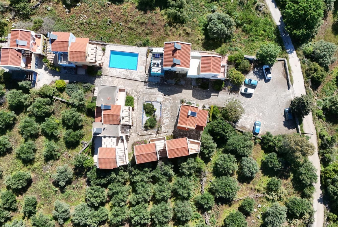 Two-bedroom house with a shared pool in Drapanos