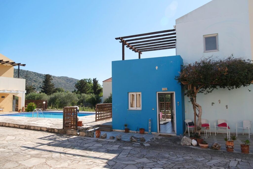 7 Two-bedroom house with a shared pool in Drapanos