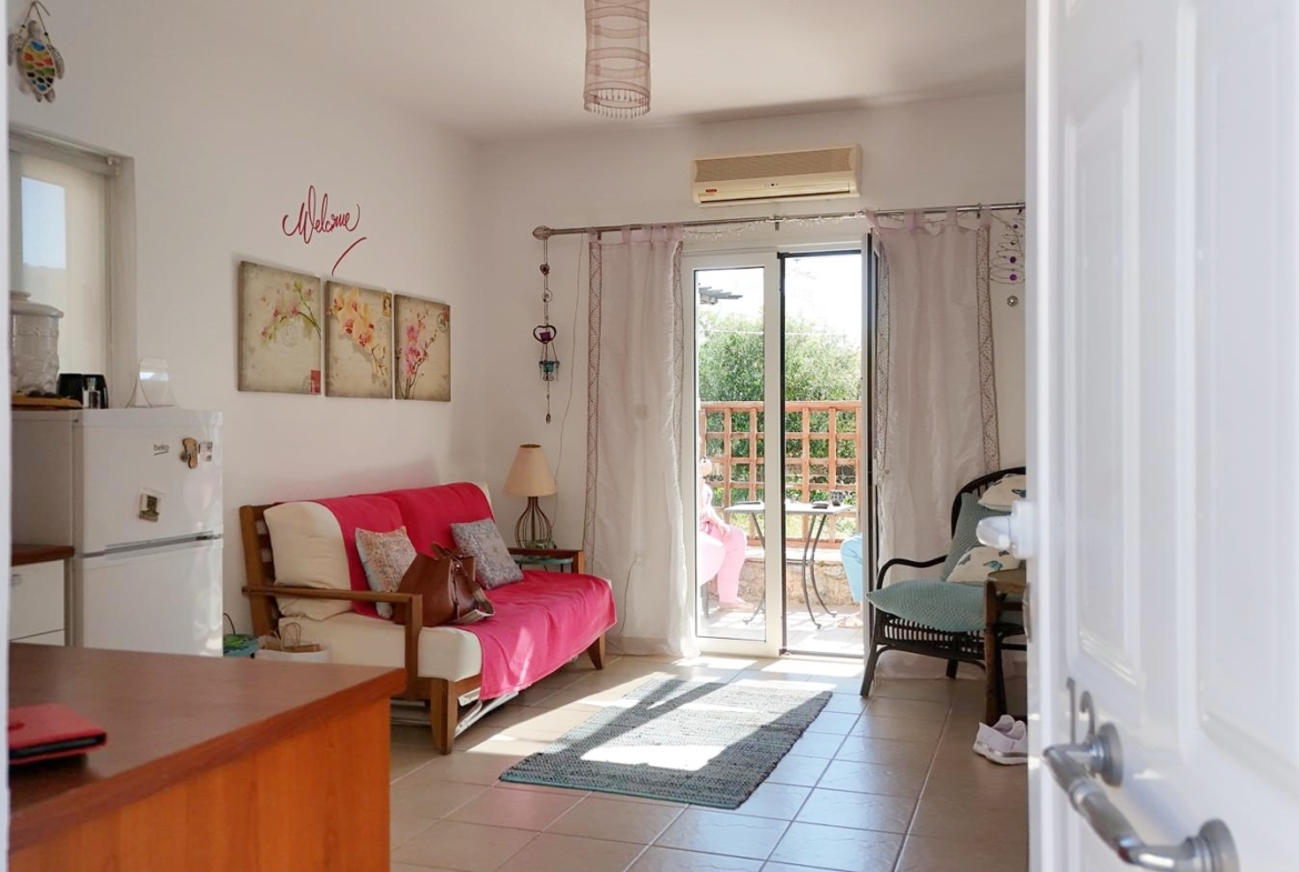 Two-bedroom house with a shared pool in Drapanos