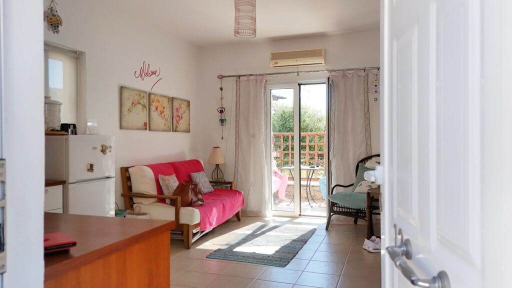 default Two-bedroom house with a shared pool in Drapanos