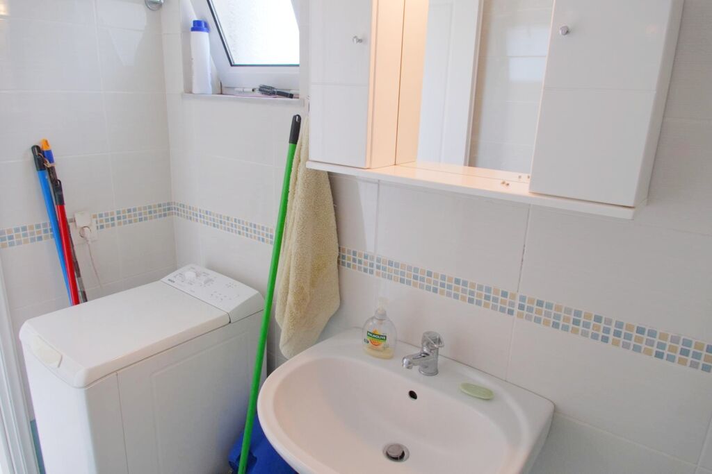 18 (Copy) Second floor one-bedroom apartment with a sea view & shared pool in Tavronitis