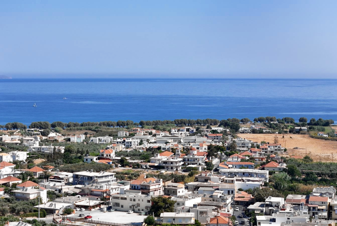 Second floor one-bedroom apartment with a sea view & shared pool in Tavronitis