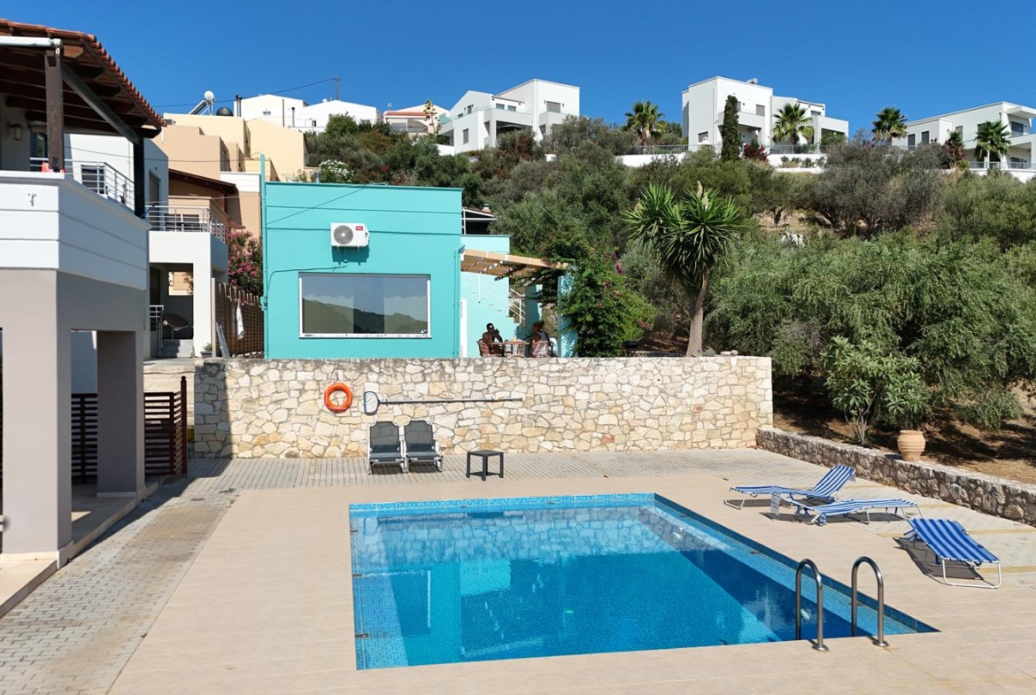 Second floor one-bedroom apartment with a sea view & shared pool in Tavronitis