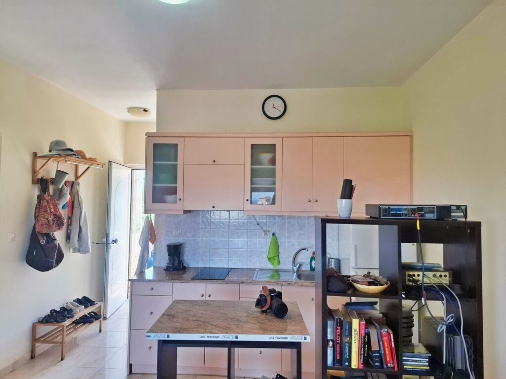 9 Second floor one-bedroom apartment with a sea view & shared pool in Tavronitis