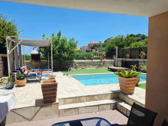 Luxury villa with heated pool & panoramic sea views near Lake Kournas