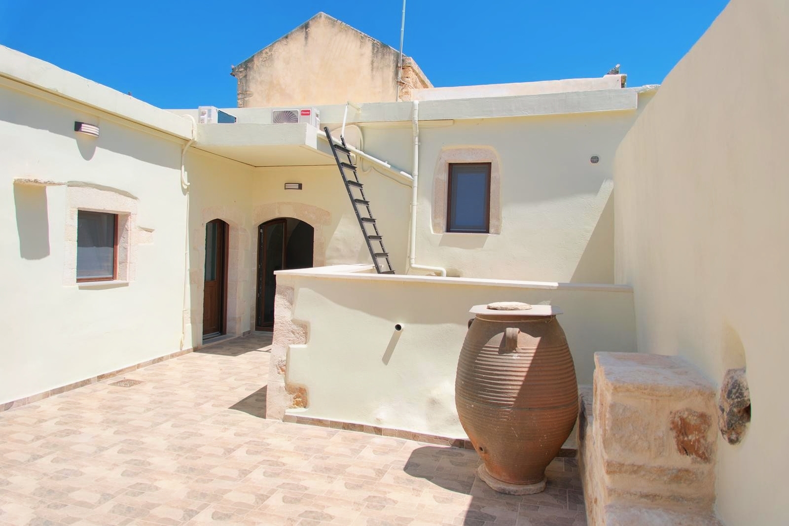 Long-term rental! Traditional beautifully restored stone house in Litsarda