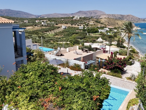 Three-bedroom villa with great sea view, pool & walking distance to Kera beach