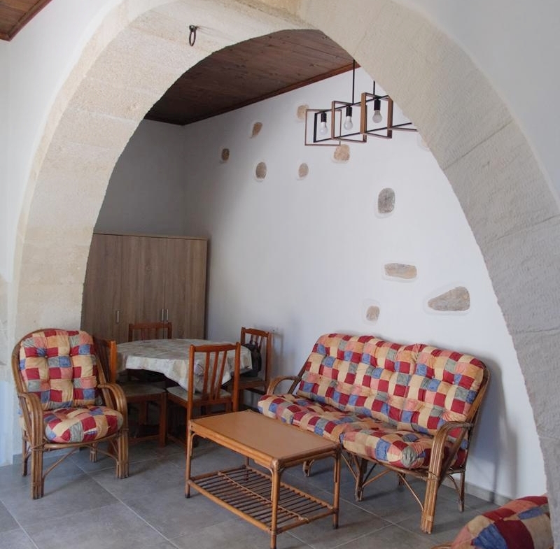 Long-term rental! Traditional beautifully restored stone house in Litsarda