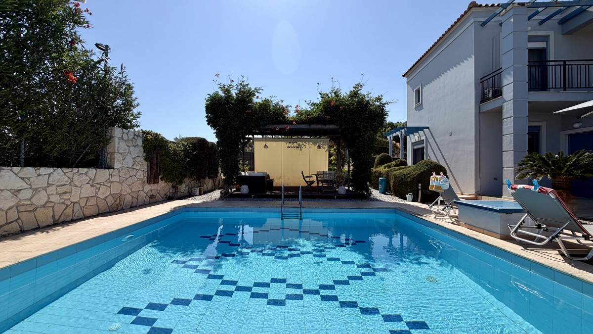 Three-bedroom villa with great sea view, pool & walking distance to Kera beach