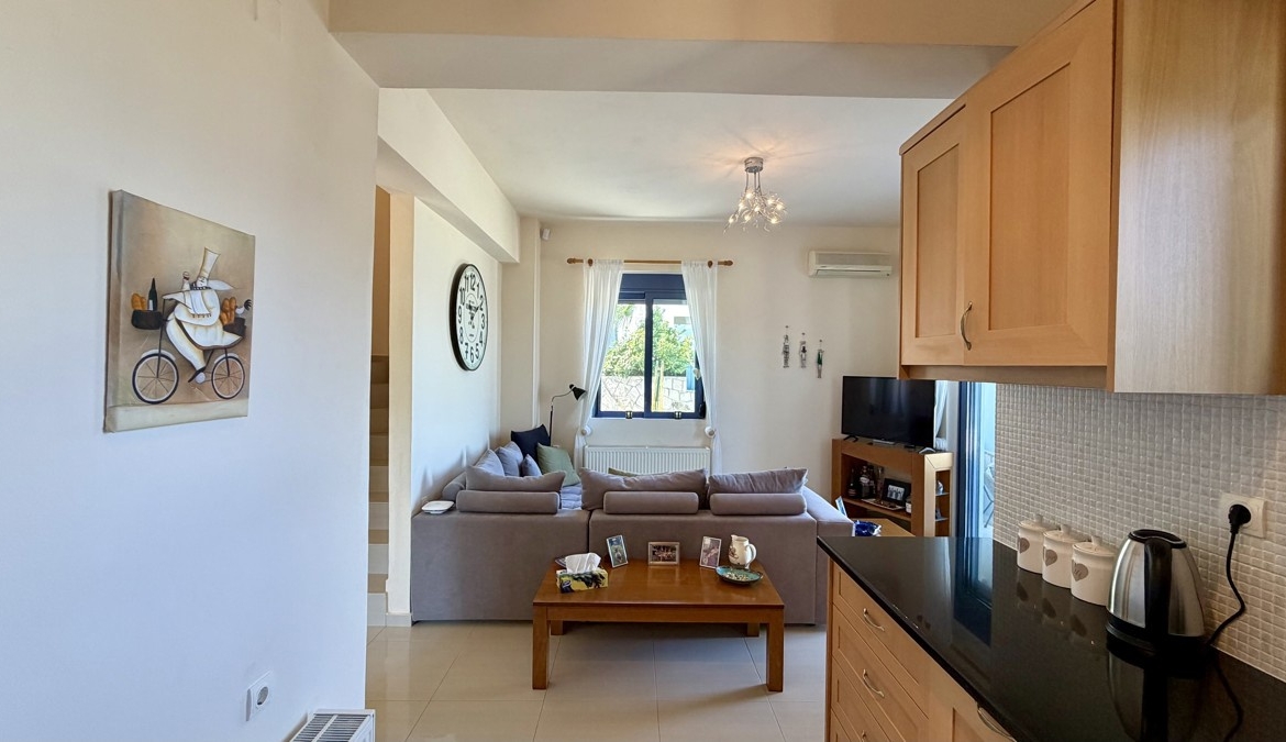 Three-bedroom villa with great sea view, pool & walking distance to Kera beach