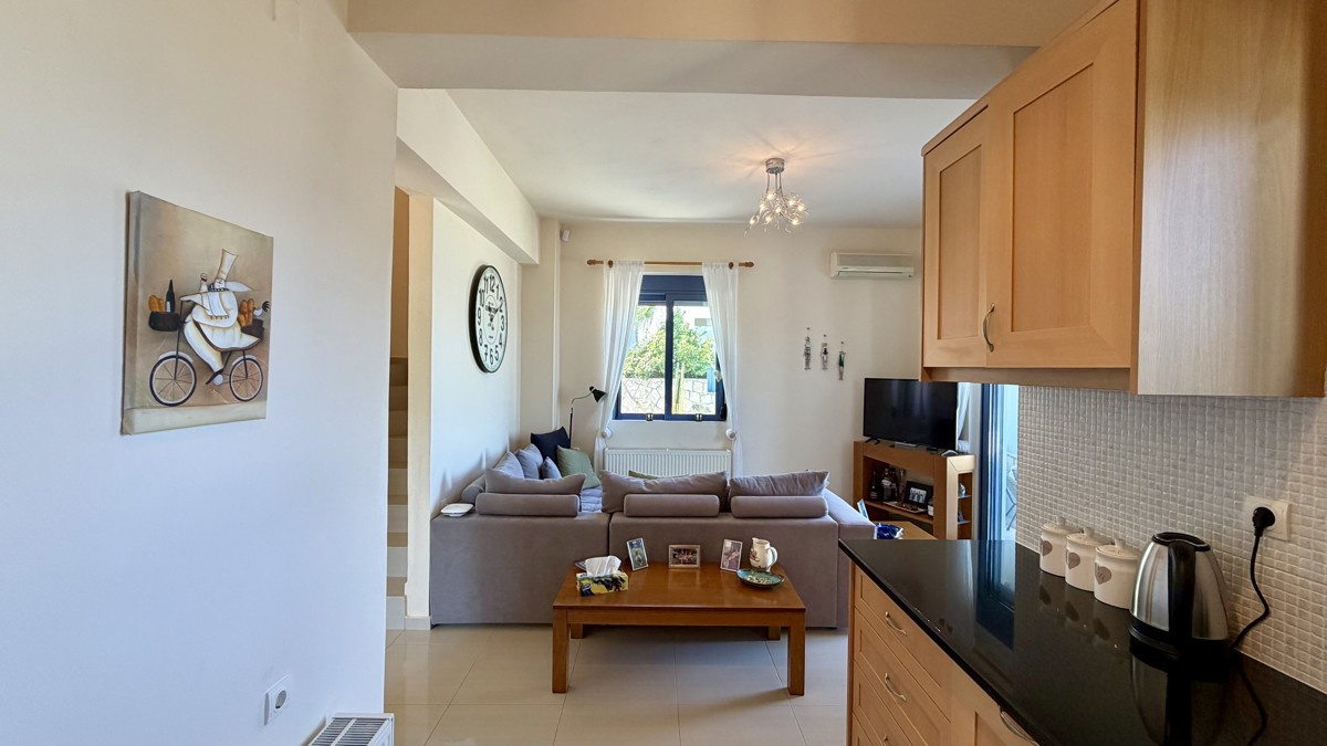 Three-bedroom villa with great sea view, pool & walking distance to Kera beach