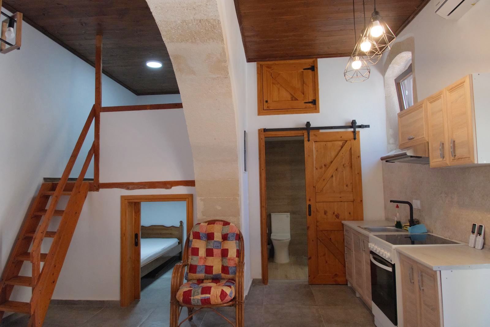 Long-term rental! Traditional beautifully restored stone house in Litsarda