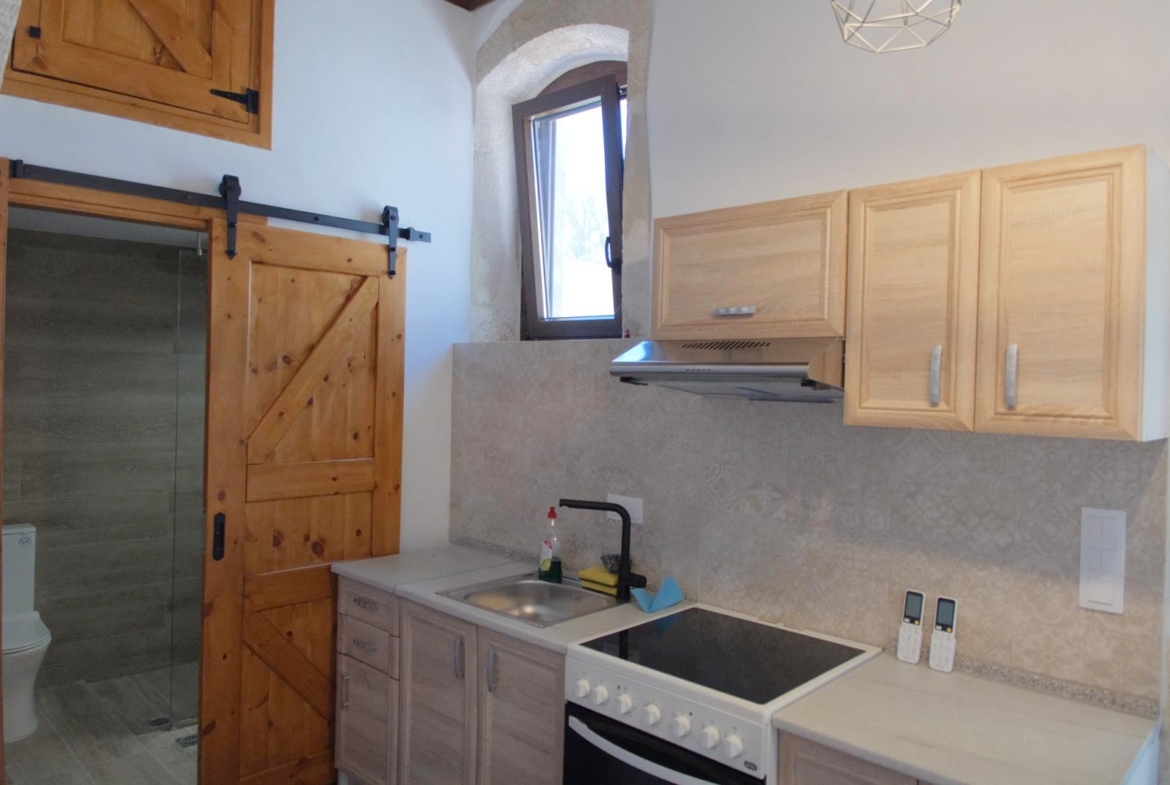 Long-term rental! Traditional beautifully restored stone house in Litsarda