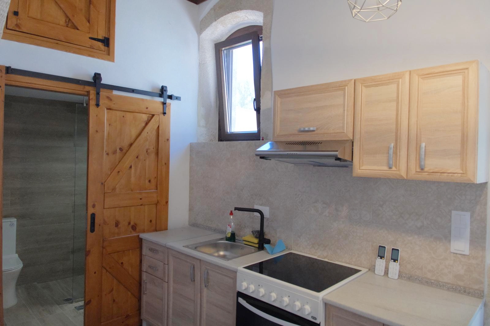 Long-term rental! Traditional beautifully restored stone house in Litsarda