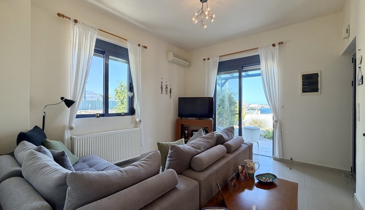 Three-bedroom villa with great sea view, pool & walking distance to Kera beach