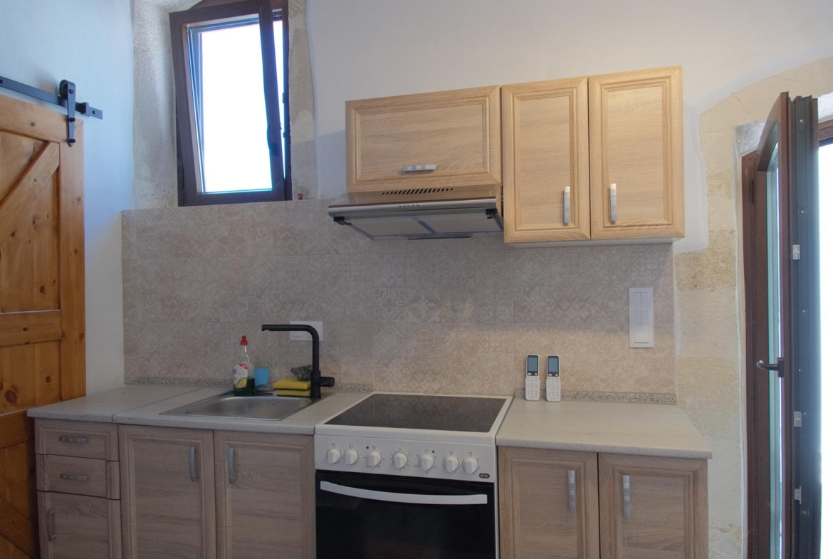 Long-term rental! Traditional beautifully restored stone house in Litsarda