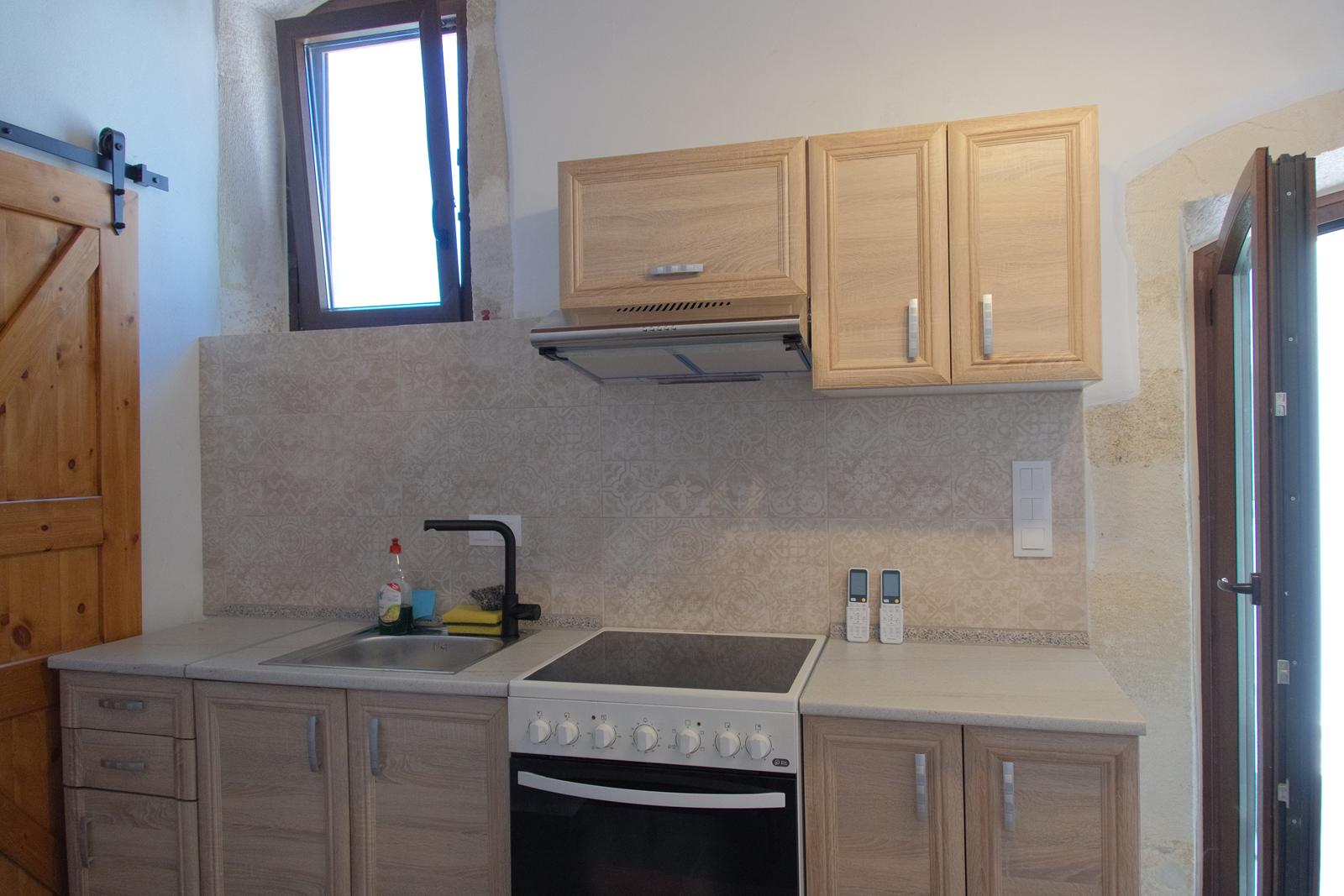 Long-term rental! Traditional beautifully restored stone house in Litsarda