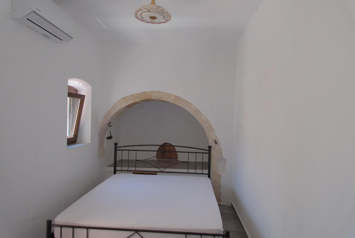 Long-term rental! Traditional beautifully restored stone house in Litsarda