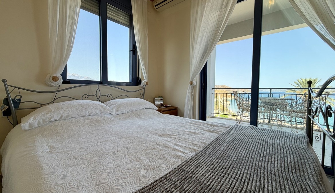 Three-bedroom villa with great sea view, pool & walking distance to Kera beach