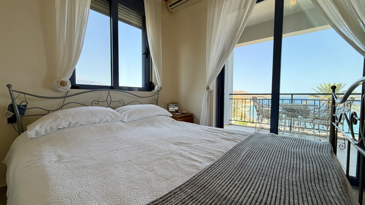 Three-bedroom villa with great sea view, pool & walking distance to Kera beach