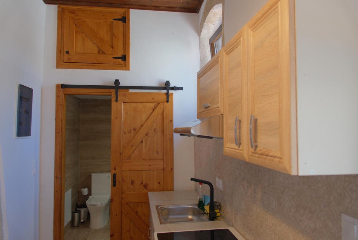 Long-term rental! Traditional beautifully restored stone house in Litsarda