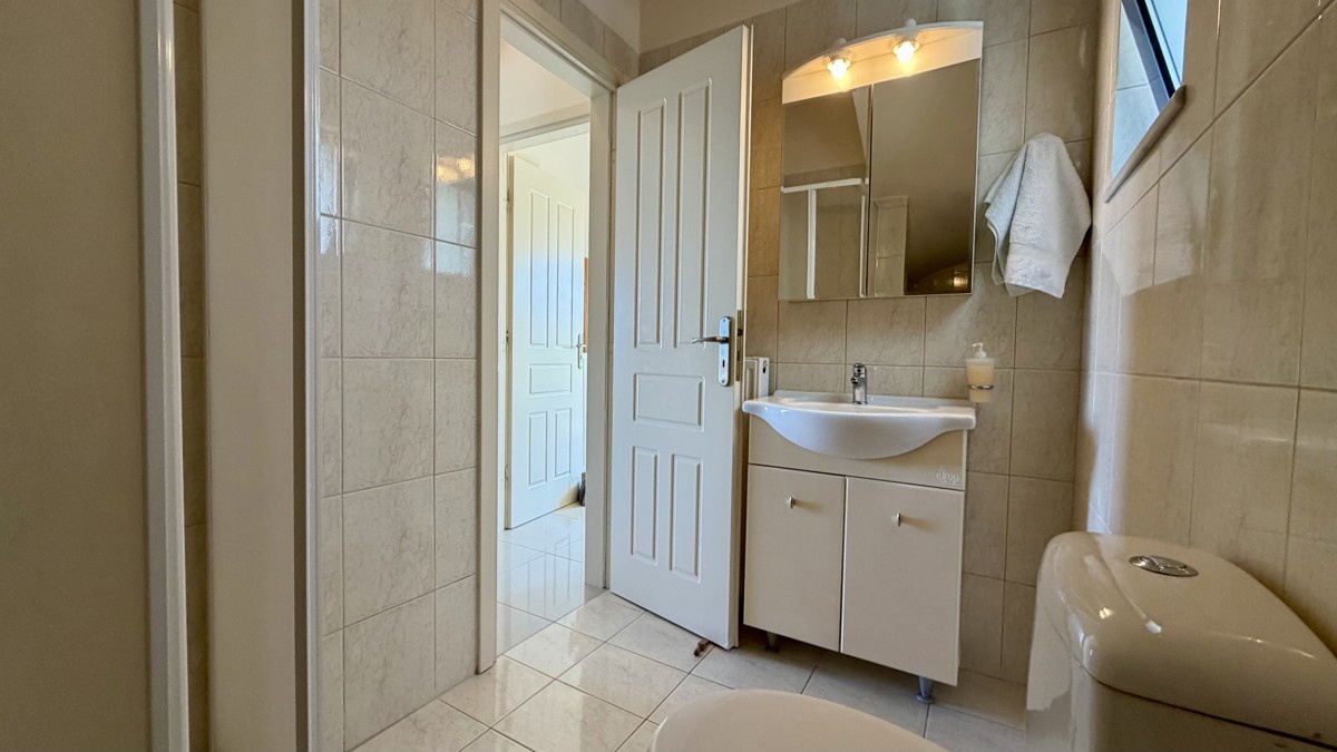 Three-bedroom villa with great sea view, pool & walking distance to Kera beach