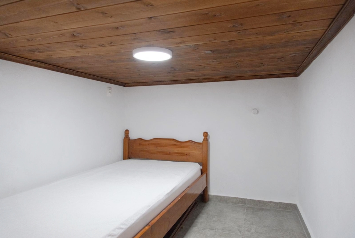 Long-term rental! Traditional beautifully restored stone house in Litsarda