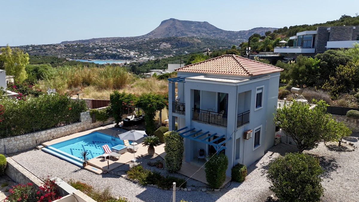 Three-bedroom villa with great sea view, pool & walking distance to Kera beach