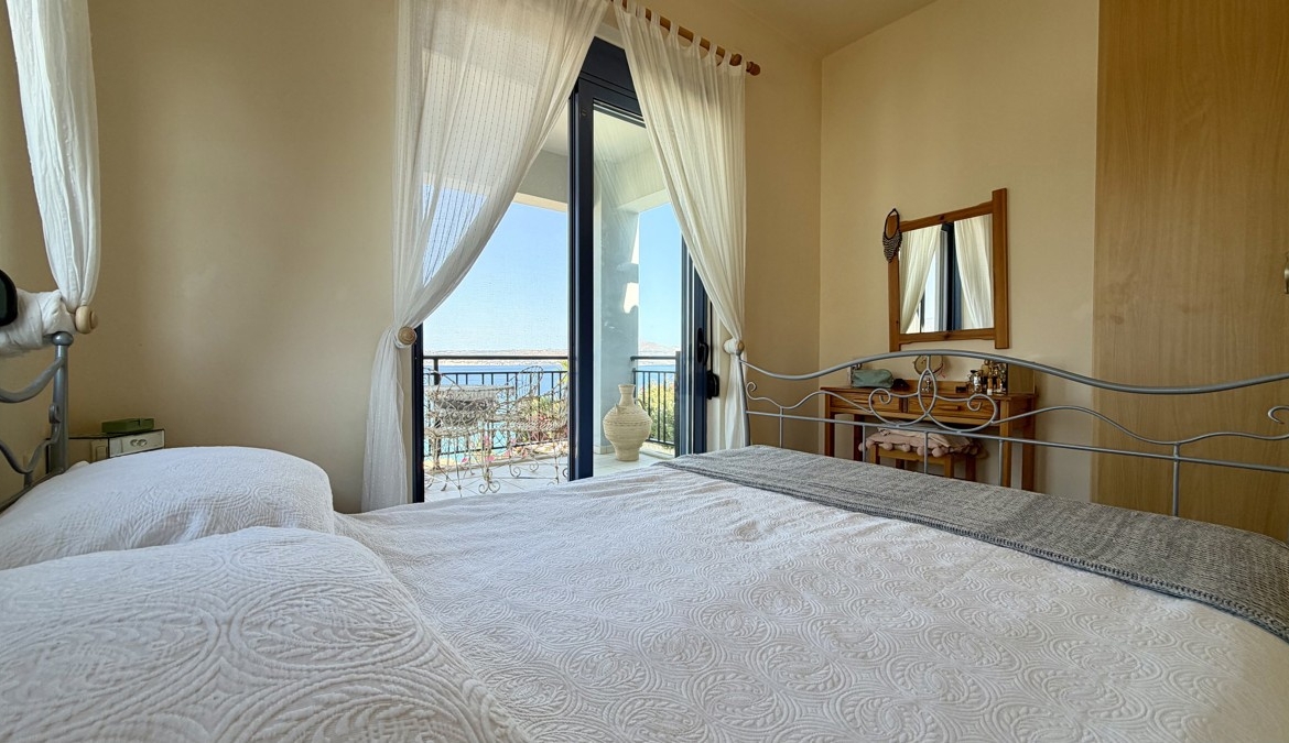 Three-bedroom villa with great sea view, pool & walking distance to Kera beach