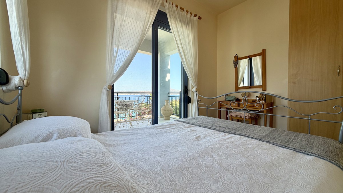 Three-bedroom villa with great sea view, pool & walking distance to Kera beach