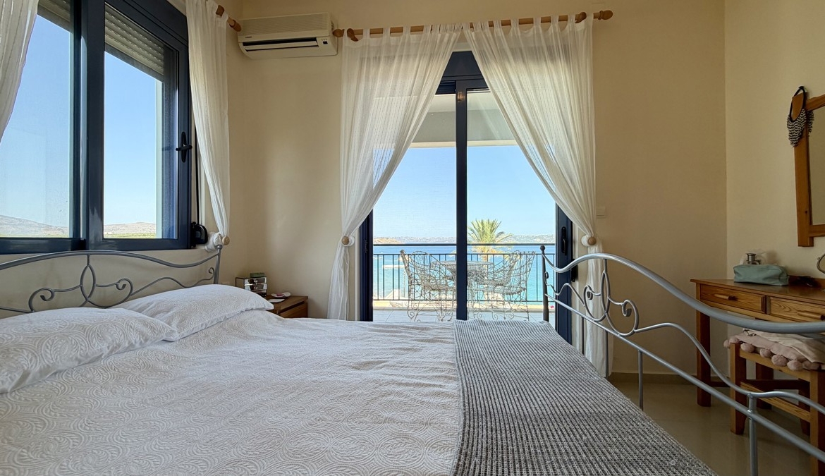 Three-bedroom villa with great sea view, pool & walking distance to Kera beach