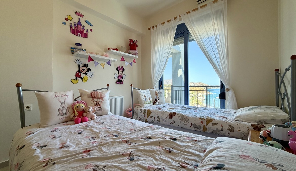 Three-bedroom villa with great sea view, pool & walking distance to Kera beach