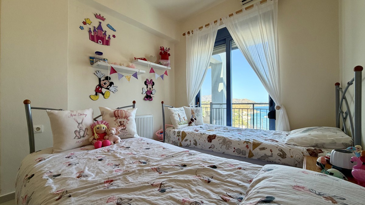 Three-bedroom villa with great sea view, pool & walking distance to Kera beach