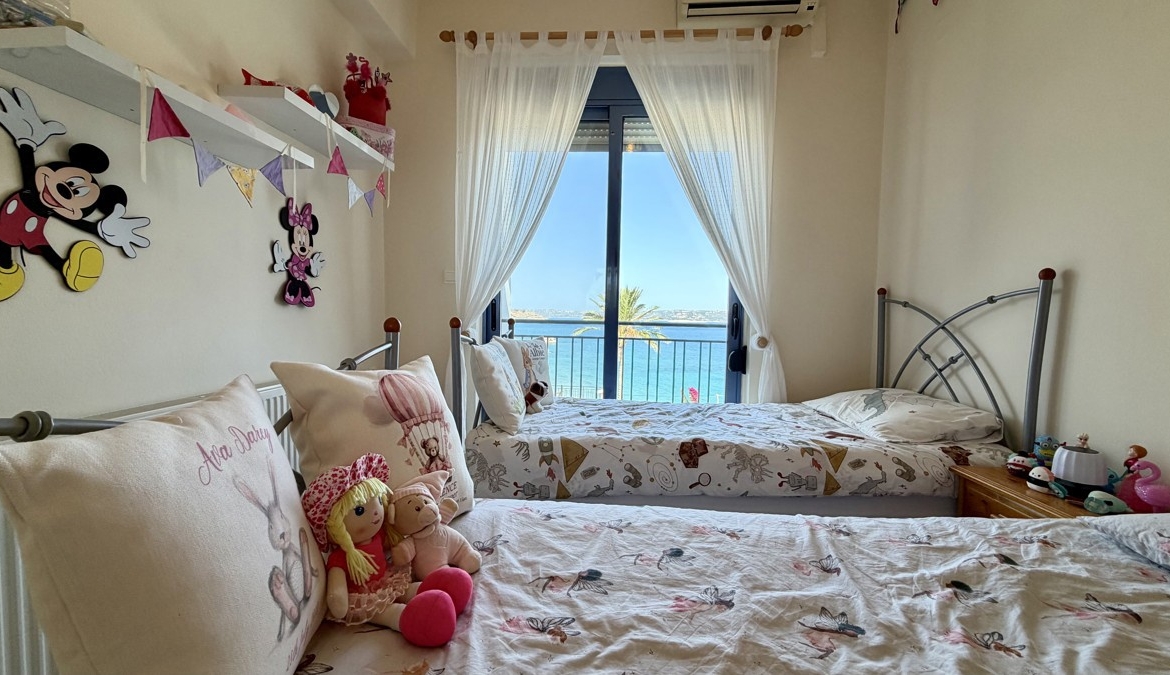 Three-bedroom villa with great sea view, pool & walking distance to Kera beach
