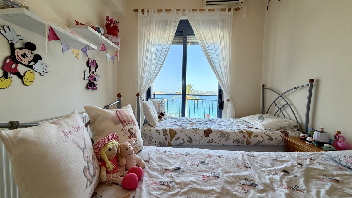Three-bedroom villa with great sea view, pool & walking distance to Kera beach