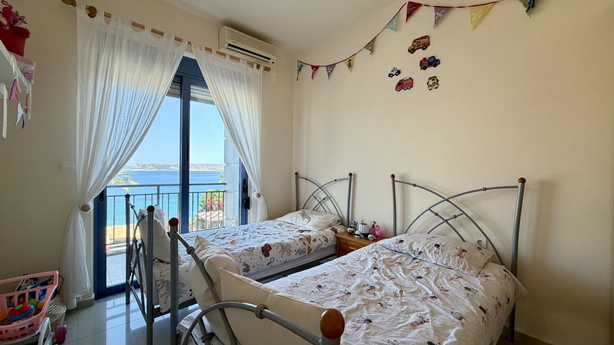 Three-bedroom villa with great sea view, pool & walking distance to Kera beach