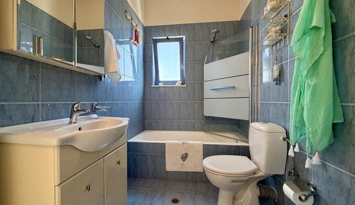 Three-bedroom villa with great sea view, pool & walking distance to Kera beach