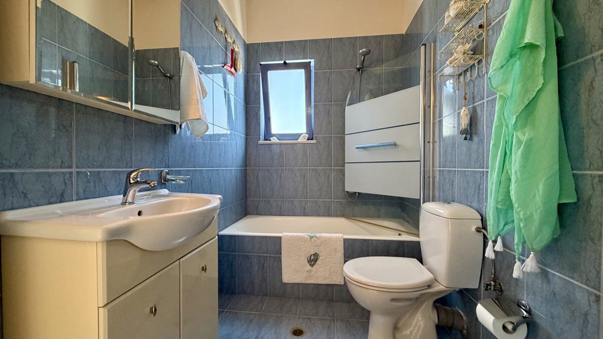 Three-bedroom villa with great sea view, pool & walking distance to Kera beach