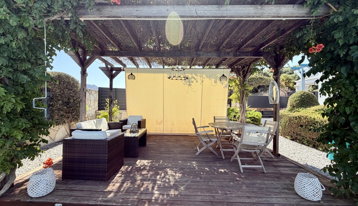 Three-bedroom villa with great sea view, pool & walking distance to Kera beach