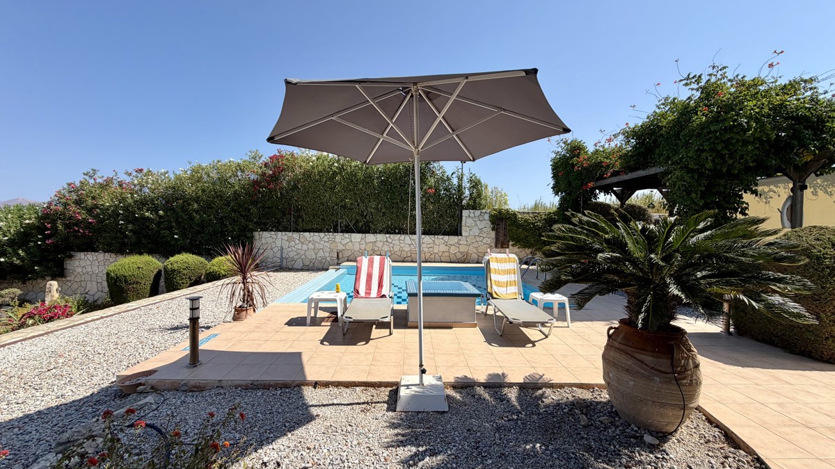 Three-bedroom villa with great sea view, pool & walking distance to Kera beach