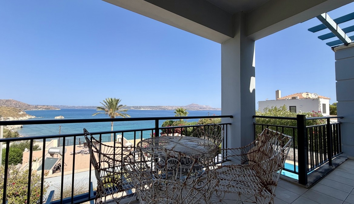 Three-bedroom villa with great sea view, pool & walking distance to Kera beach